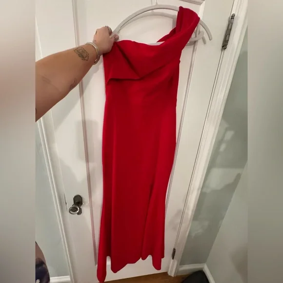 Elegant Red Off-Shoulder Dress - Picture 2 of 2